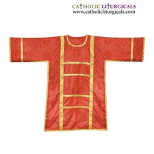 Vêtement rouge dalmatique