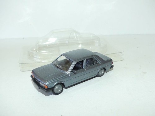 Peugeot 305 bleu norev - 305,