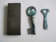 TIRE BOUCHON DECAPSULEUR ET