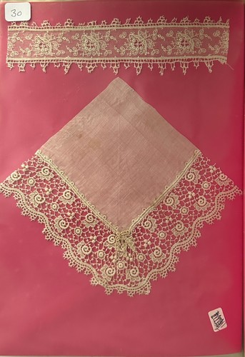 Dentelle ancienne sur - ancienne,