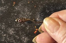 RARE ANCIEN PENDENTIF SERPENT ARGENT MASSIF ET PIERRE VIOLETTE SUR LA TÊTE 