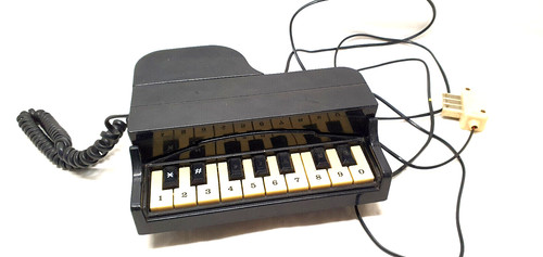 Ancien téléphone pianotel - ancien,