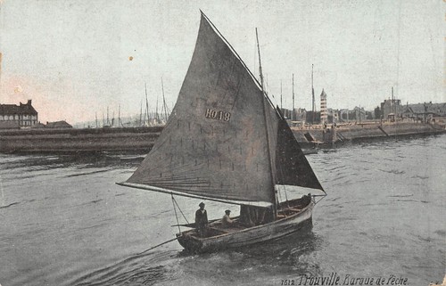Cpa trouville barque de - 14,