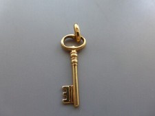 pendentif clée neuf plaqué or poinçon orfèvre 2,5x1cm 1,30gr