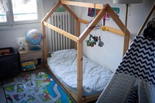 Lit Cabane Montessori en bois avec Matelas & literie (oreiller, couette, etc.) 