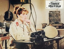 SEXY EDWIGE FENECH LA TOUBIB PREND DU GALON 1978 VINTAGE LOBBY CARD #1