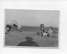 A498 Photo Originale vintage snapshot:Poussette..linge..ombre..chien..enfants
