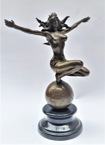 Sculpture bronze femme sur - femme,