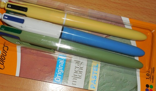 Lot stylos bic 4 - 4, couleurs