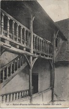 SAINT PIERRE LE MOUTIER - escalier XVe siècle