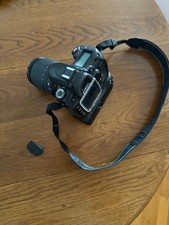 NIKON D80 + AF-S NIKKOR 18-105/3,5-5,6 G ED + poignée Nikon MB-D80 ( chargeur +