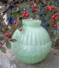 Vase boule  en opaline vert céladon  art déco CLA MADE IN FRANCE DN5127