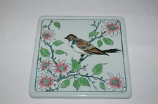 Ancien dessous de plat Longwy décor d'oiseau sur sa branche , à fond vert pastel