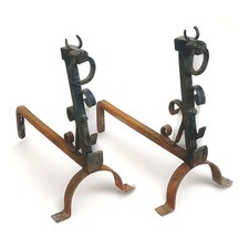 PAIRE DE CHENETS ZOOMORPHE EN FER FORGÉ 