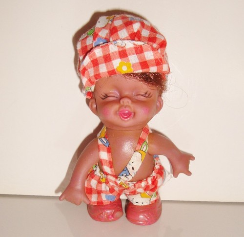 Poupée figurine pouet fille