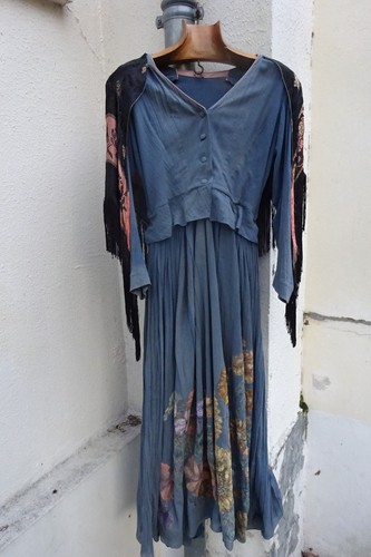 Antique costume carmen opera - carmen,