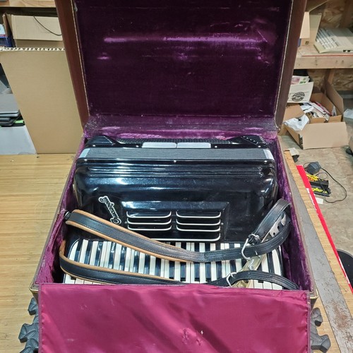 Crucianelli accordion - crucianelli,