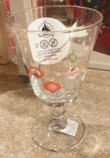 VERRE À PIED / Goblet / Kelch / Copa / Calice SCENE / Scène Disneyland Paris