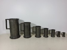 Serie de sept mesures anciennes en étain nombreux poinçons