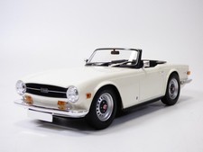 TRIUMPH TR6 blanc 1/18 1969