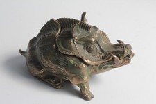 Boite bronze figurative