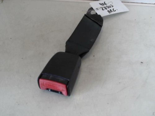 Attache ceinture arriere