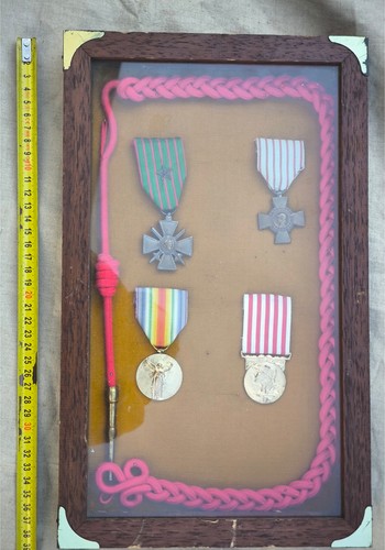 Cadre médailles croix de - 4,