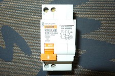DISJONCTEUR DIFFERENTIEL 10A