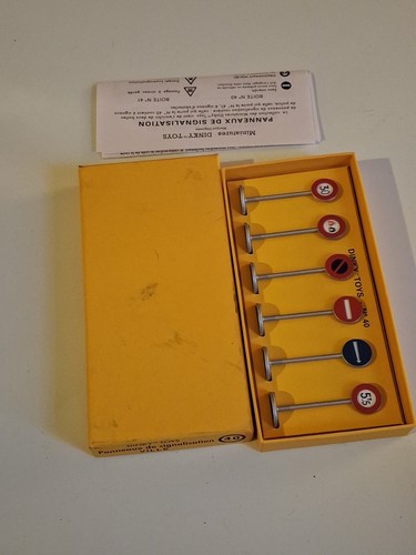 Boîte dinky toys éditions - boÎte,