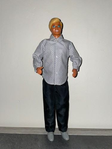 Poupée figurine de - /,