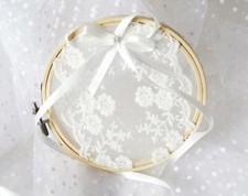 Porte alliances en dentelle