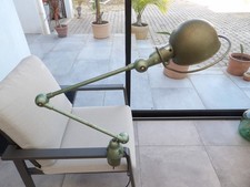 ANCIENNE LAMPE " JIELDE " 2 BRAS .PEINTURE D'ORIGINE SUR ETAU D'ETABLI D'ORIGINE