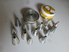 ANCIENNE BOÎTE COUPE PÂTE VINTAGE COLLECTION + 30 douilles