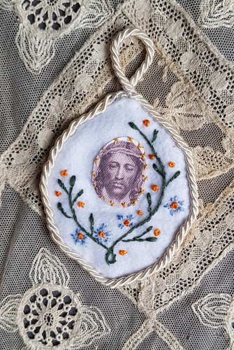 Scapulaire broderie religieuse - scapulaire,