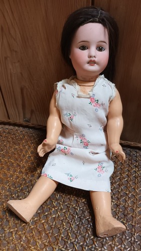 Jolie poupée ancienne - , en