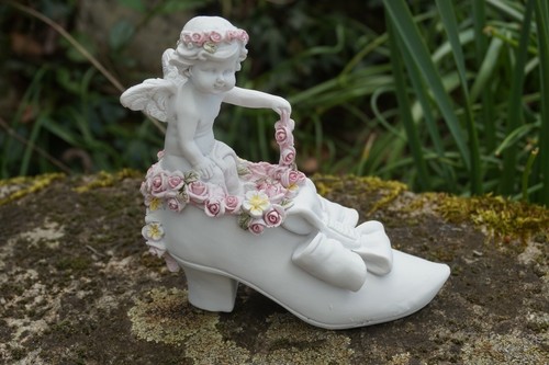 A335481 figurine statuette - figurine,