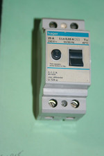 Inter différentiel 1P+N 25A 30mA  R.C.C.B  BS 4293 Hager U 724 02