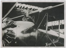 L'aviatrice française Maryse Bastié. Avion. Aviation.