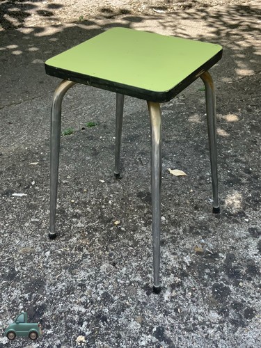 Ancien tabouret cuisine - de,