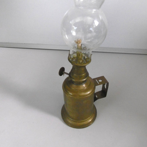 Ancienne lampe essence - ancienne, a