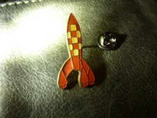 pin  tintin tim & struppi rocket on a marche sur la lune espace fusée