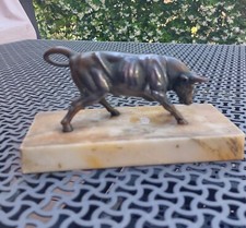 TAUREAU Sujet  sculpture en REGULE TAUREAU CORRIDA début XX EME Socle MARBRE