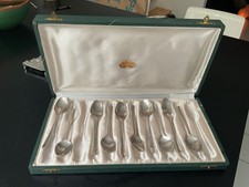ERCUIS, 10 tres belles petites cuilleres, style moderne, poinçon.