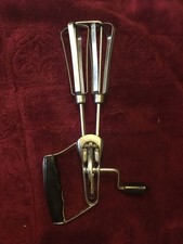 ancien batteur à oeufs manuel
