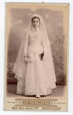 CDV PHOTO, une communiante en robe par Devillière à Montluçon
