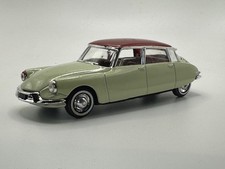 Voiture CITROËN DS 19 1955