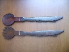 Grands couverts à salade en bois exotique en forme de crocodile 27,6 cm - TBE