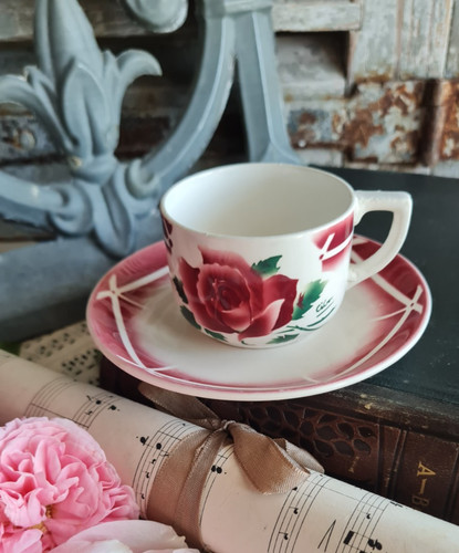 Ancienne tasse sous - tasse,