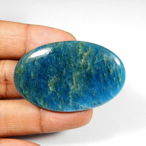 Cabochon apatite bleu fluo