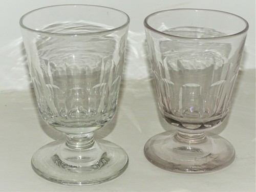 Superbes verres pied de - à,